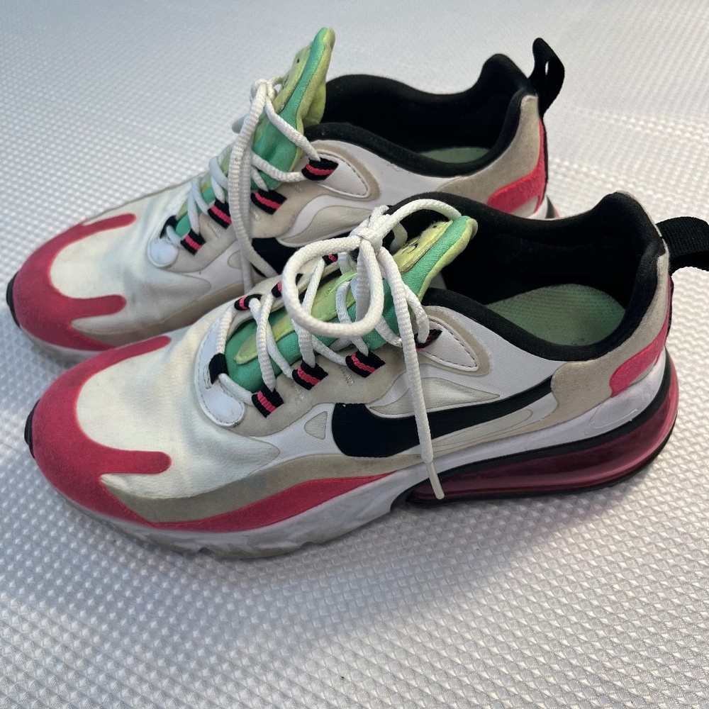 Nike Air 270 in White, Pink and Green